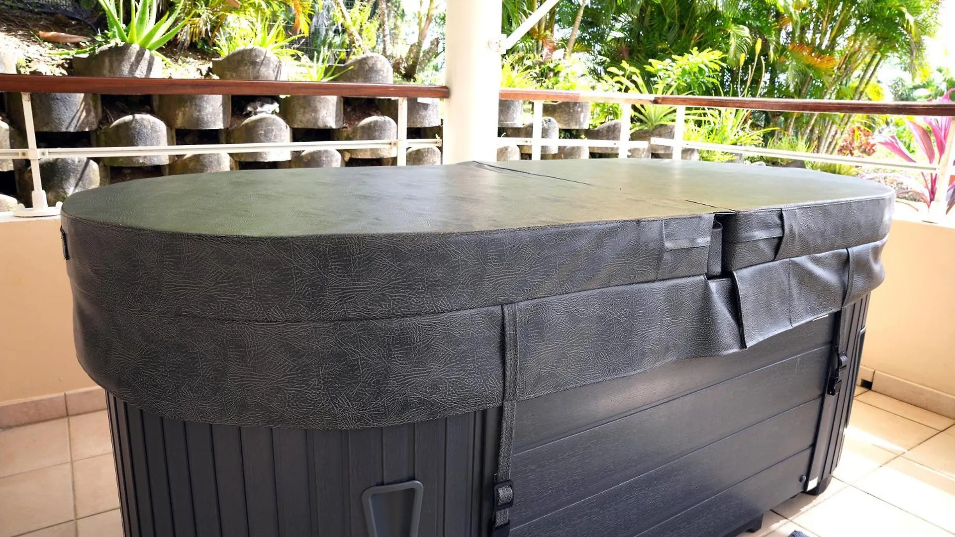 T2 Confort Zen Avec Jacuzzi Ideal Couples Jeunes Parents Proche Plage Anse Mitan Ле-Труаз-Иле Апартаменты